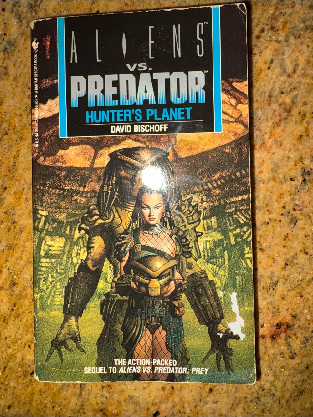 Aliens vs. Predator: Hunter's Planet Paperback - very good condition